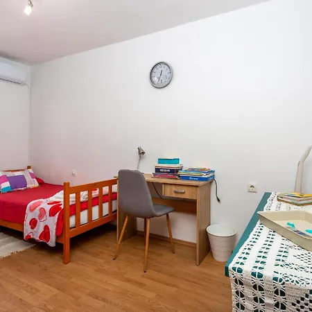 Lovely In Apartment *