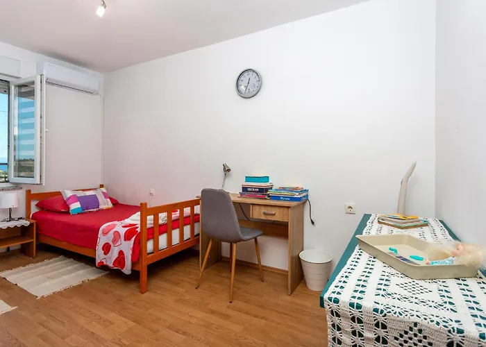 Lovely In Apartment *